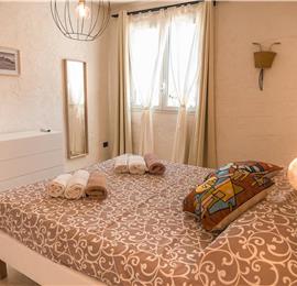 2 bedroom villa with infinity pool, near Alcamo, sleeps 4-5